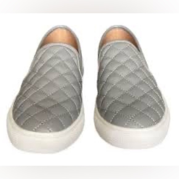 Steve Madden Zaander Quilted Light Grey Women's Slip On Sneakers - Picture 2 of 8